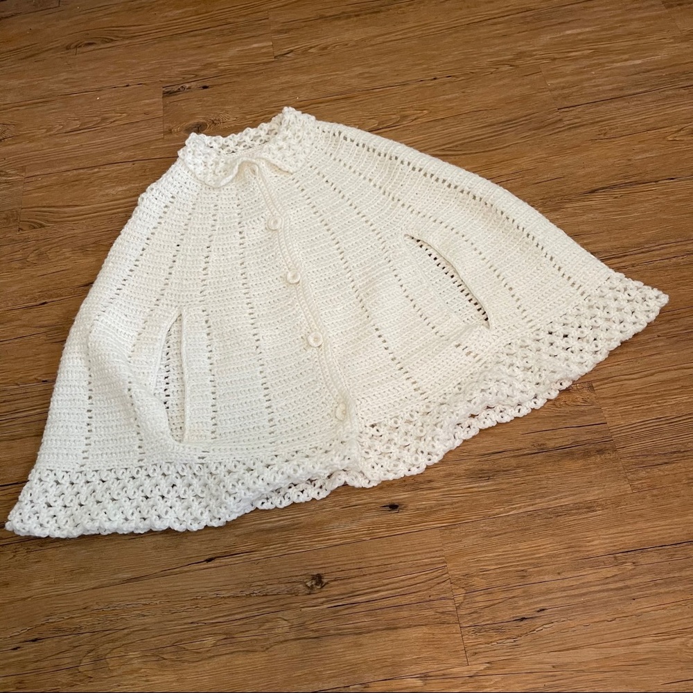 70s Crochet Poncho Sweater with Peter Pan Collar covered buttons - Picture 12 of 16